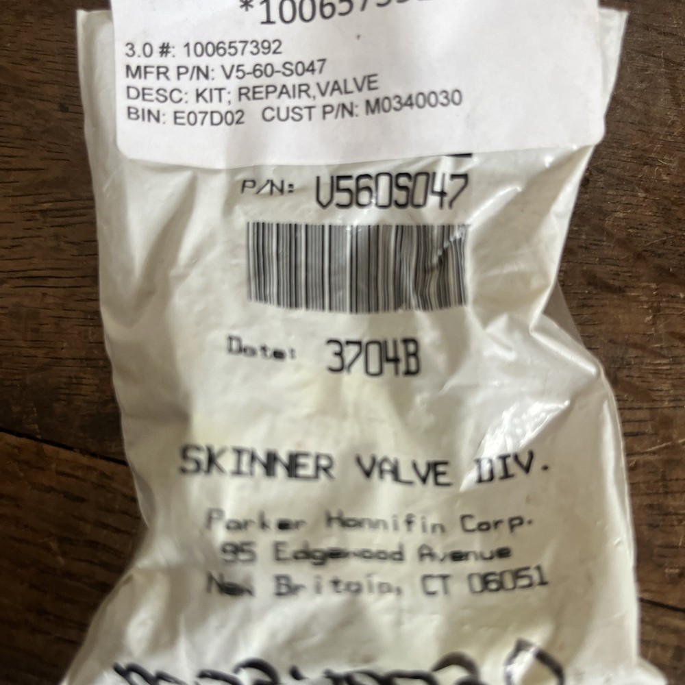 NOS PARKER V560S047 REPAIR KIT