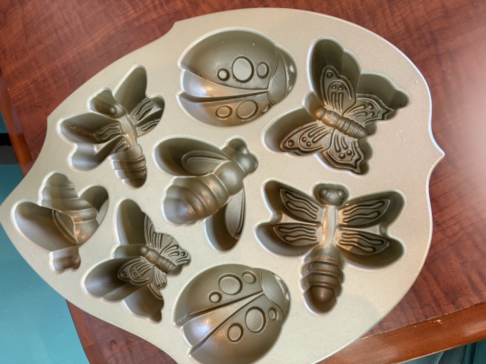Williams Sonoma Backyard Bugs Cake Mold