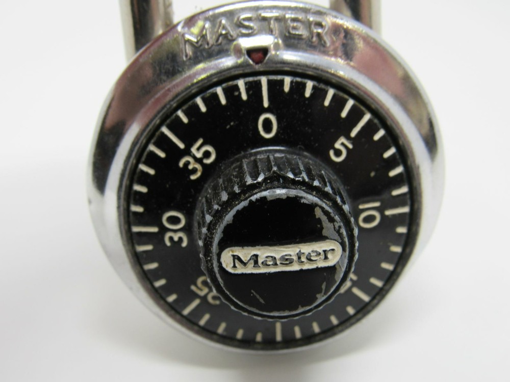 Master Lock Co Combination Pad Lock Back Key Hole 82346 V56