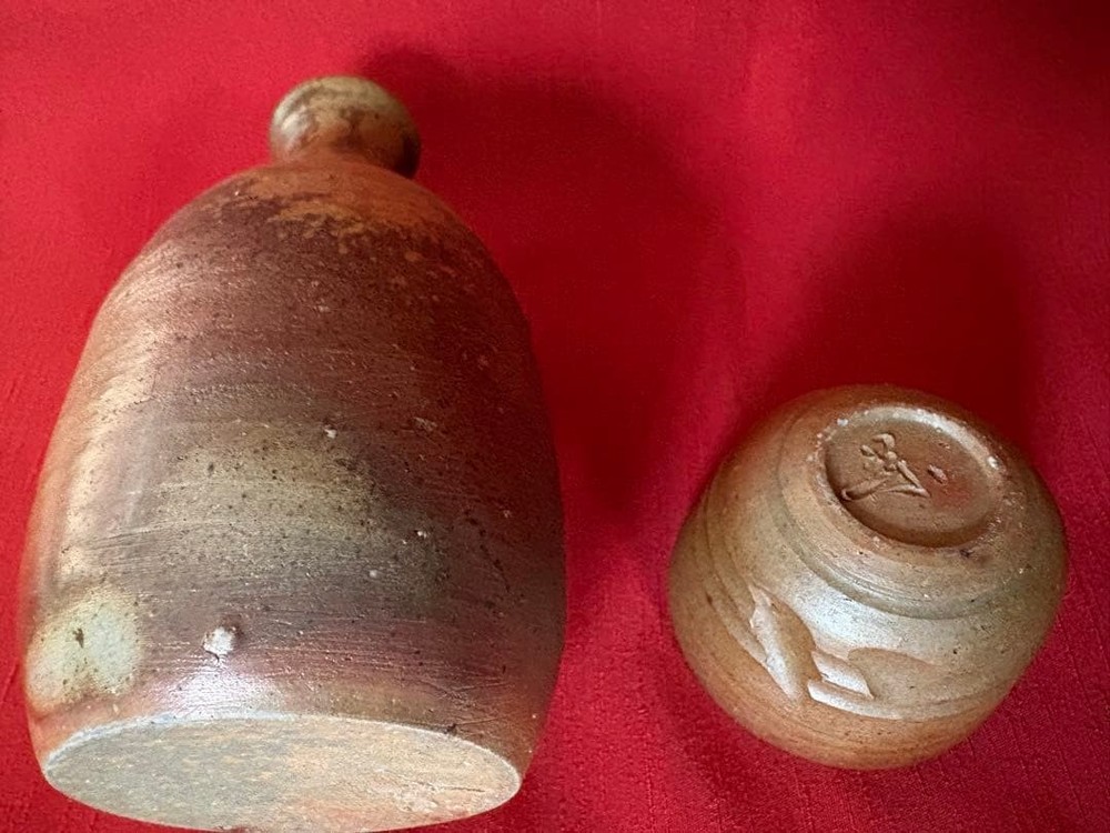 Bizen ware sake bottle set
