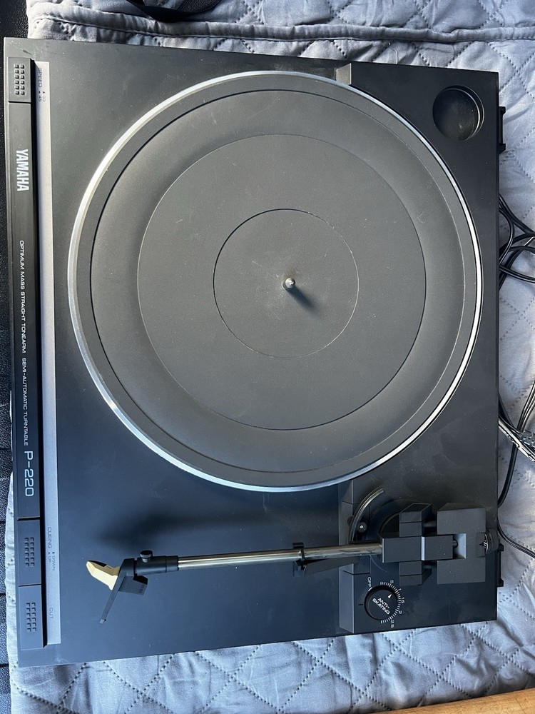 Yamaha Semi-Automatic Turntable P-220 - Read