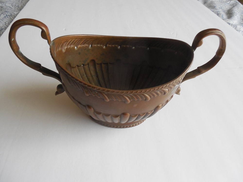 Islamic middle eastern arabic copper dish signed 8"x 4,5"