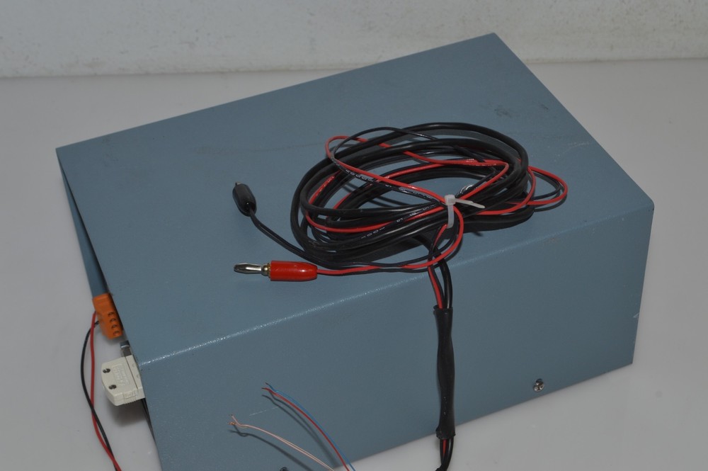 ^^ Alpha Omega Instruments 8-090 Temperature Controller Series 800 (HJV5)