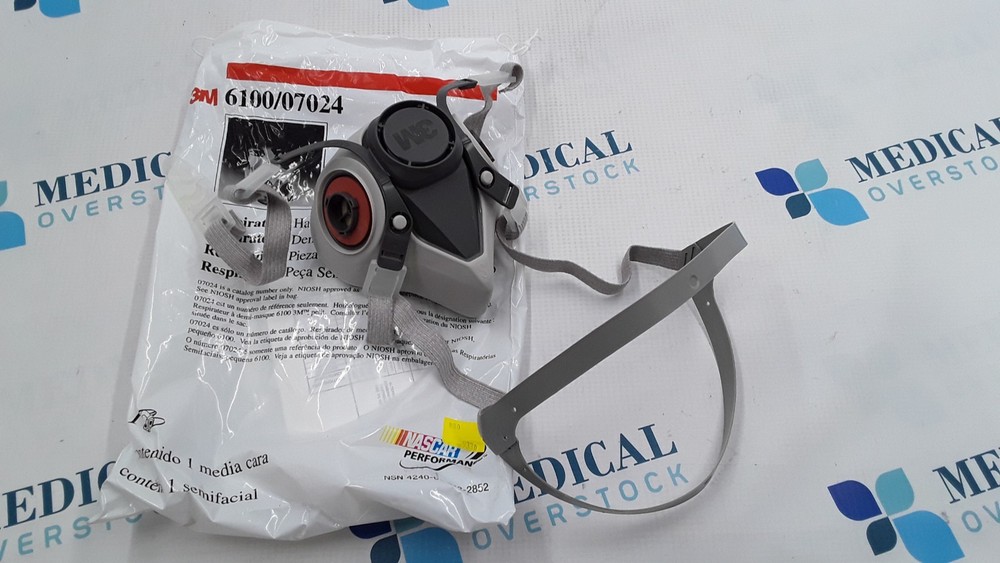 3M Half Facepiece Small Respirator 6100