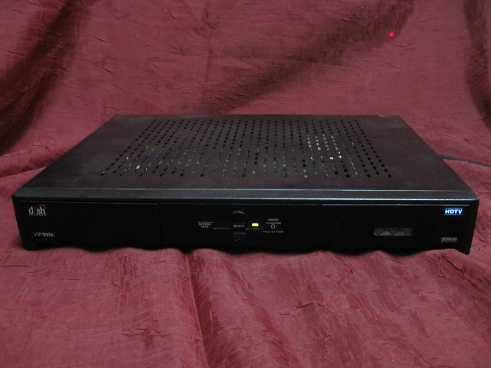 Network V-I-P-2-1-1-K TV Receiver & Remote & Cables - Powers Up