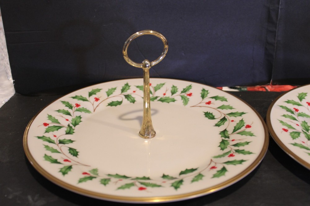 LENOX HOLIDAY CAKE PLATE (DINNER PLATE)
