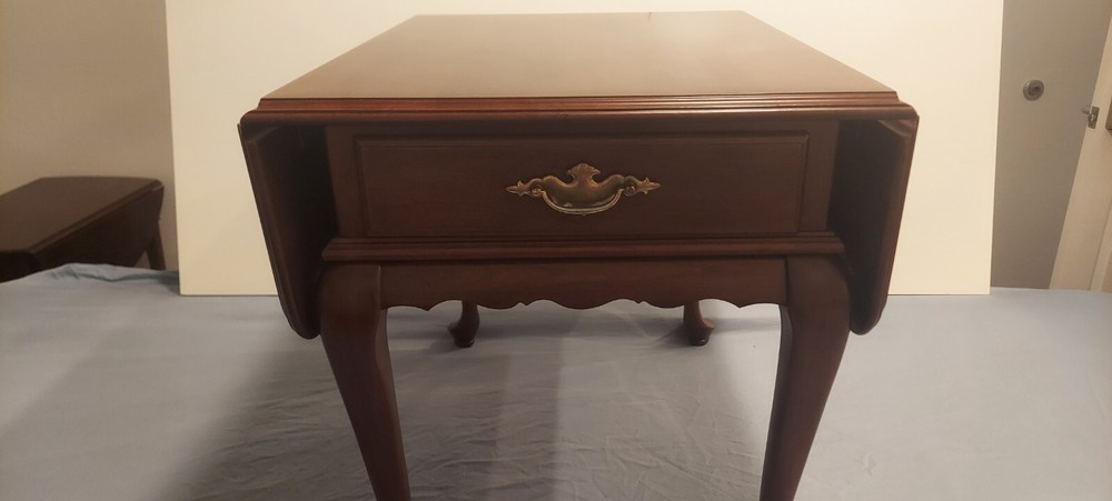 Ethan Allen Solid Cherry Queen Anne Style Drop Leaf Side Table w/Drawer vintage