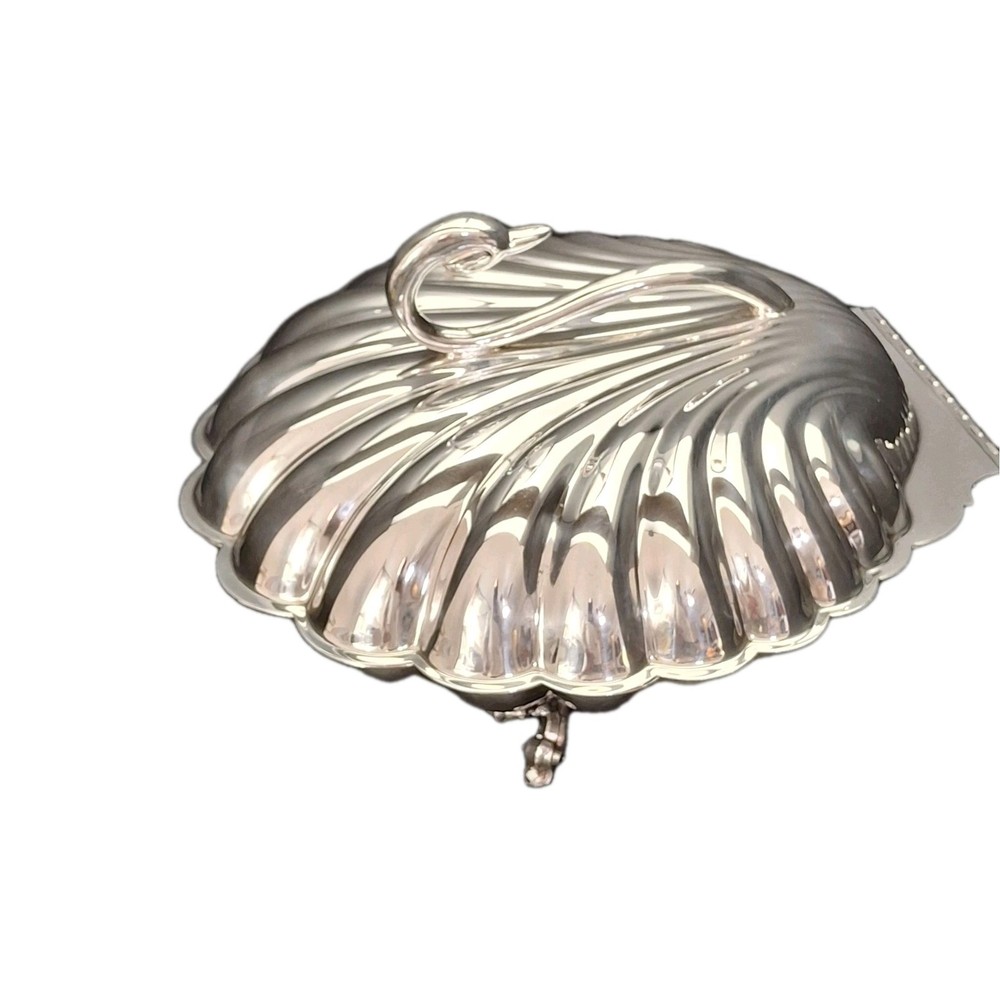 Leonard Regency Style Silver Plated Clam Shell Hinged Warmer with Swan Handle.
