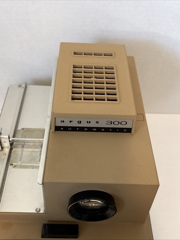 Vintage Argus 300 Model 38 Automatic Slide Projector with Carrying Case