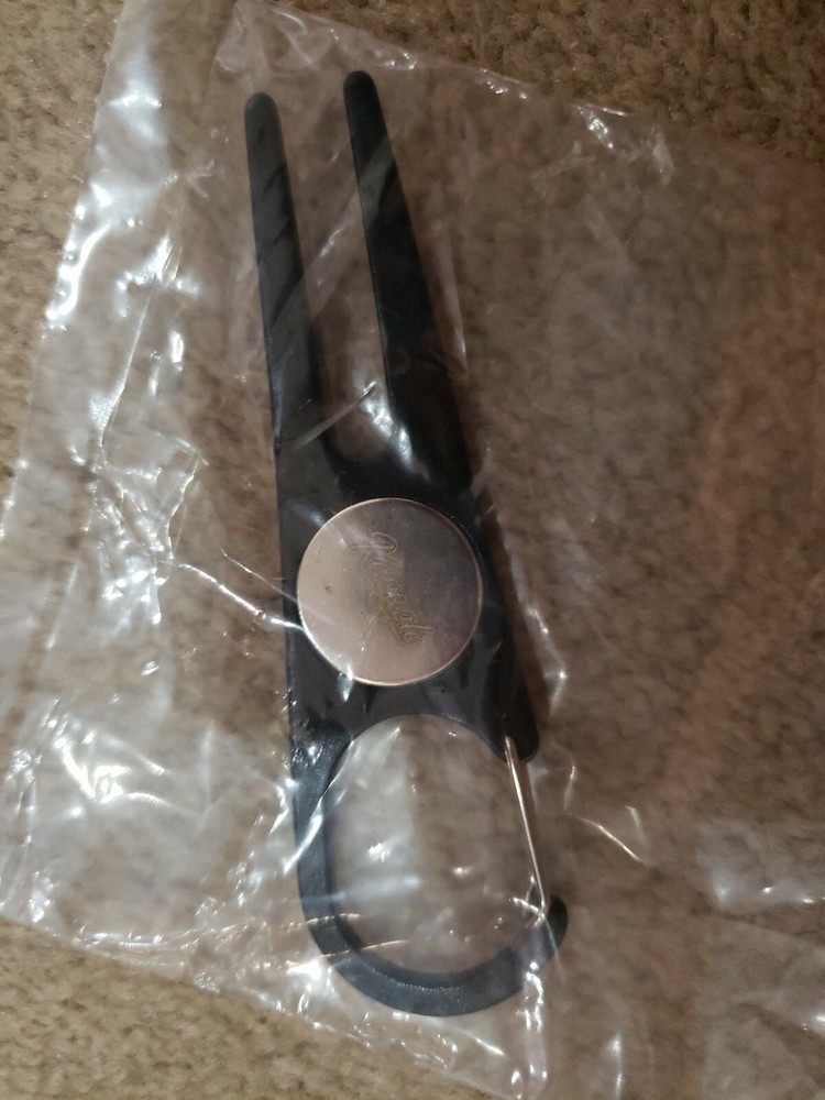 Golf divot tool ball marker