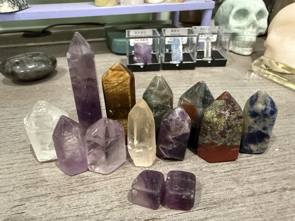 Crystal Display Specimens Amethyst Kyanite Herkimer Assorted Points Collection