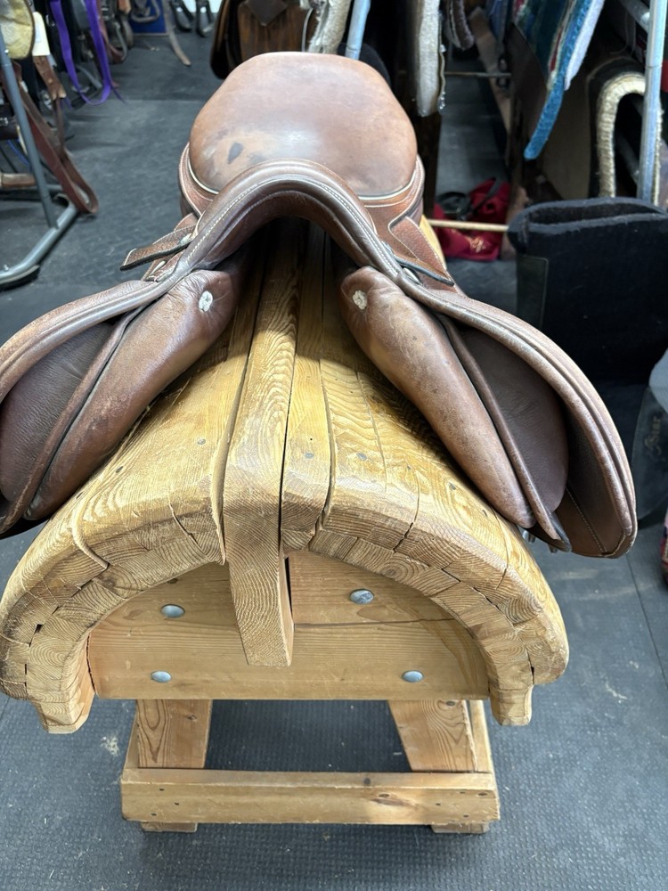 17.5” Adam Ellis Jump Saddle