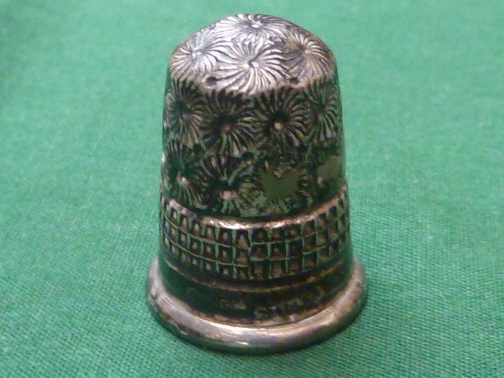 VINTAGE SILVER THIMBLE - CHESTER 1901