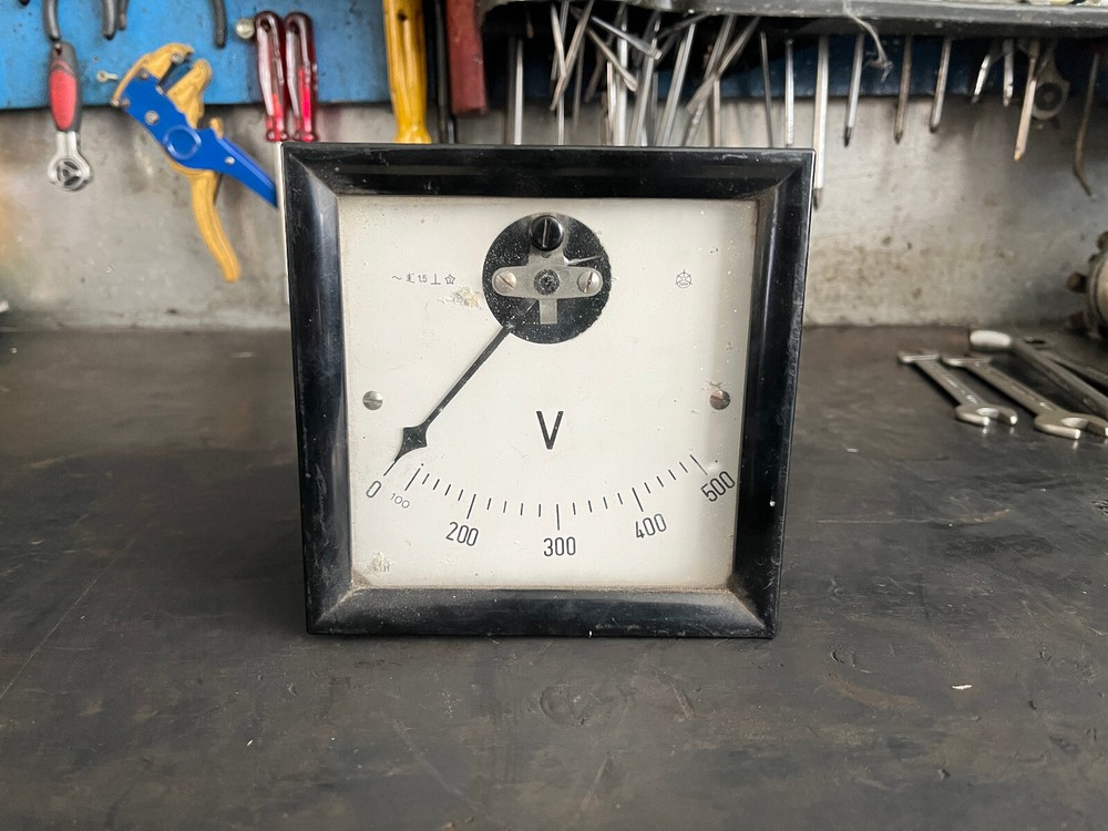 Antique Iskra Voltmeter  0-500 V