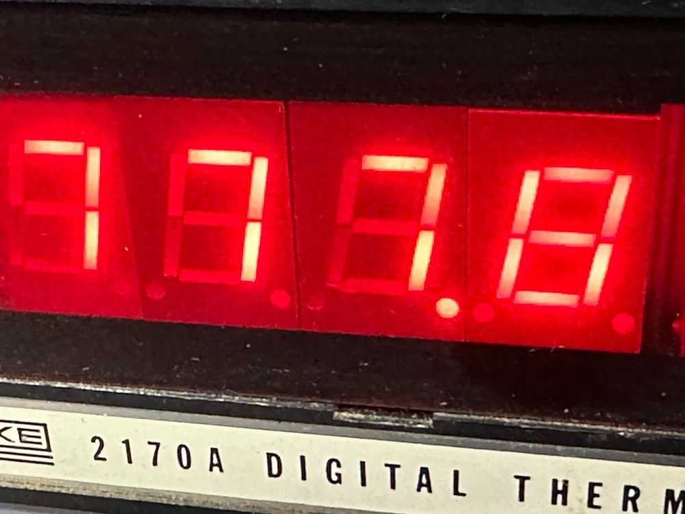 FLUKE 2170A DIGITAL THERMOMETER  117998