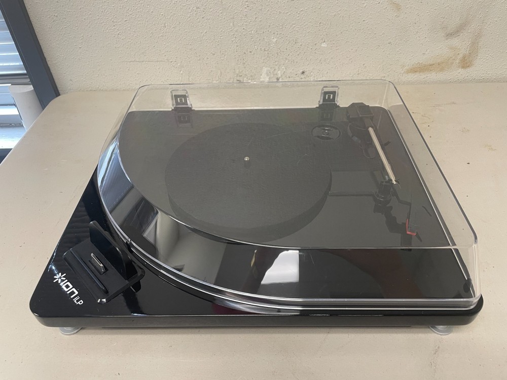 ION Audio iLP USB Turntable Record Player Digital Conversion for iPad iPhone