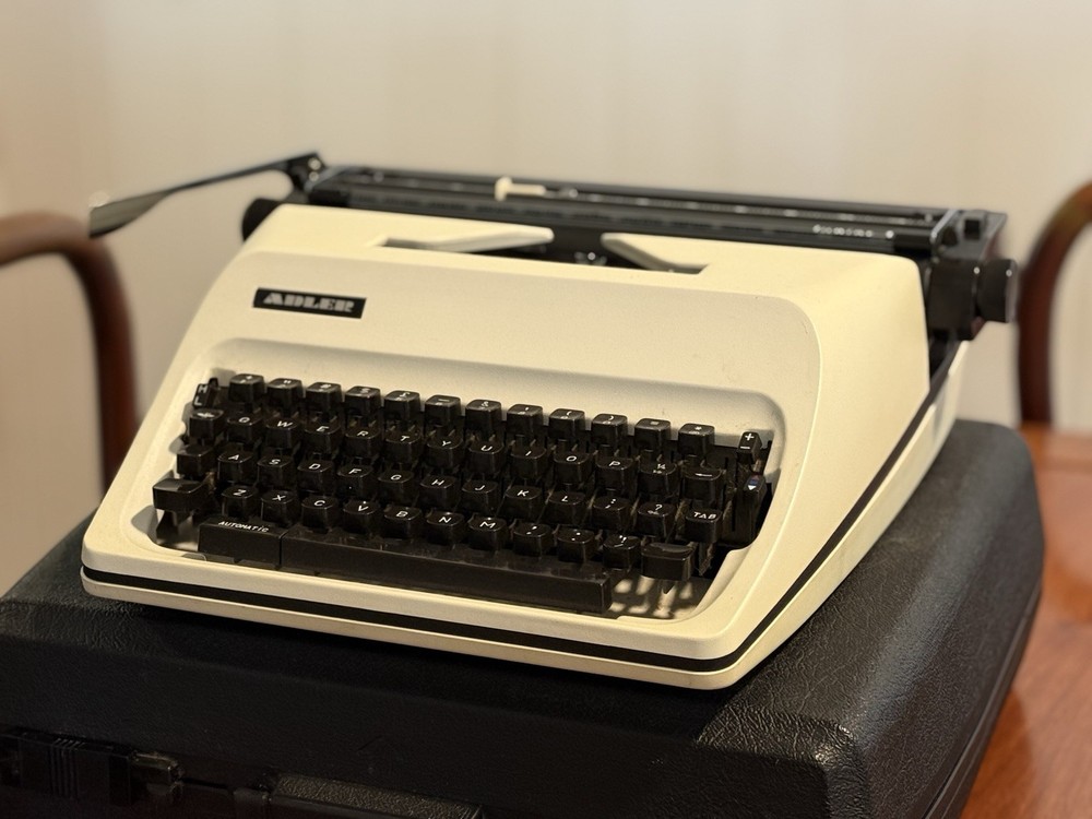 Adler Junior 12 Medium Portable Typewriter - Excellent Condition