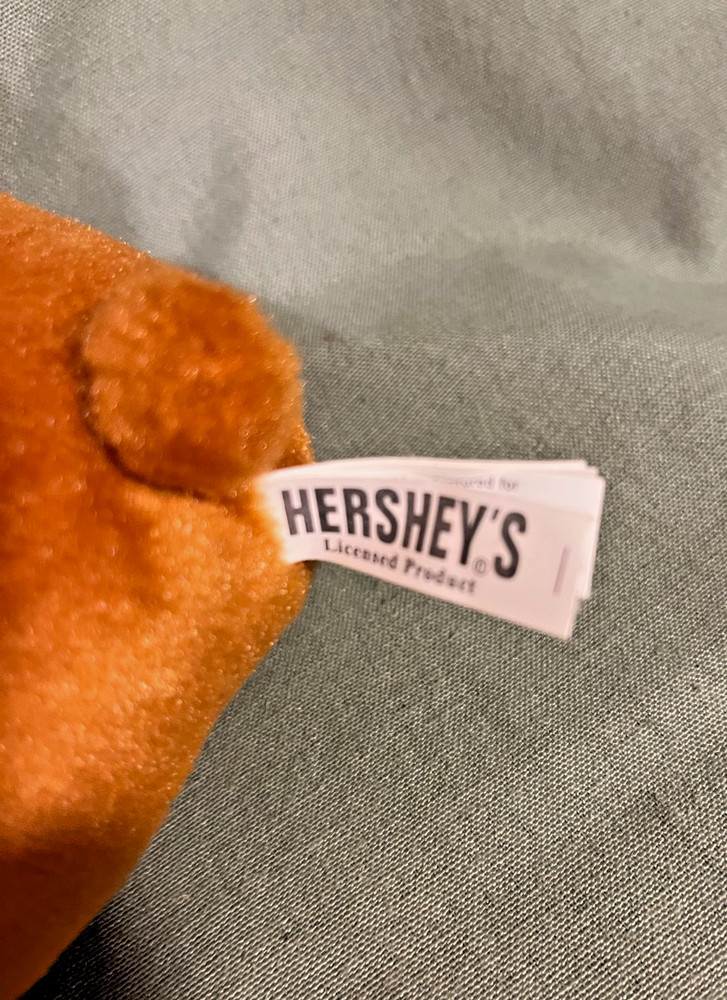 Hershey Chocalate 8" Cinammon-colored Plush Smiling Bear with Kiss