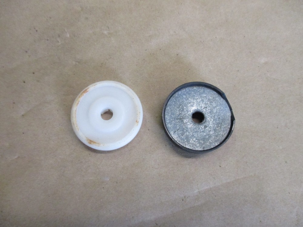82-92 Camaro Firebird Door Window Glass Plastic Mount Insulator Bushing