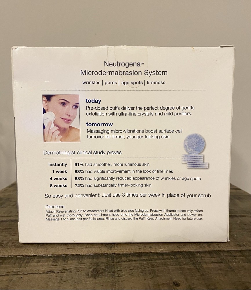 Neutrogena Microdermabrasion System Kit Includes 12 Puffs New Opened Box