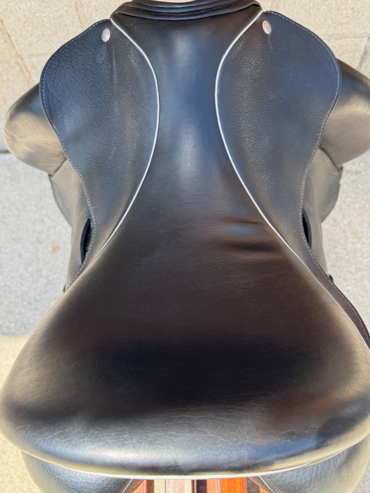 Custom Icon Flight Dressage Saddle - 17.5
