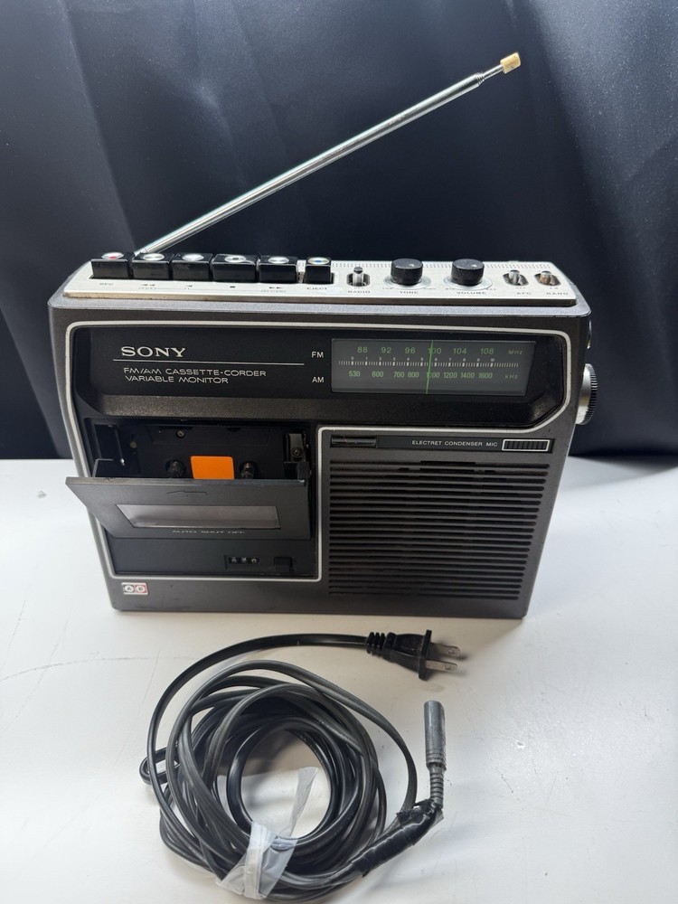 Vintage Sony Cassette-Corder FM/AM Model: CF-320