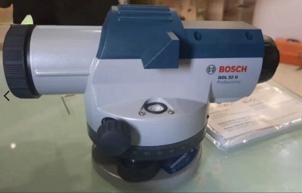 Bosch GOL32 Pro Optical Level Kit 32X Magnification, 400ft Range