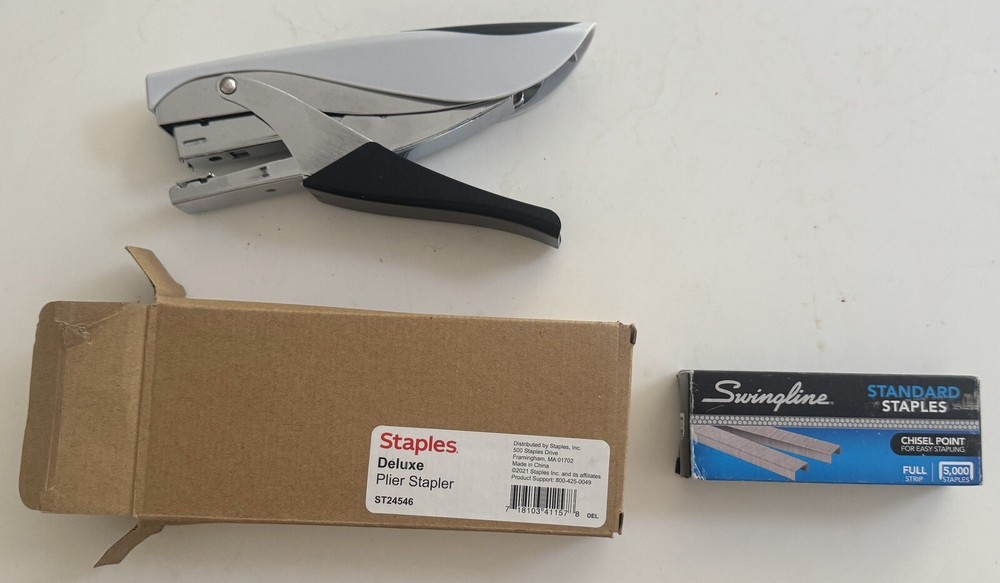 Staples ST24546 Deluxe Plier Stapler