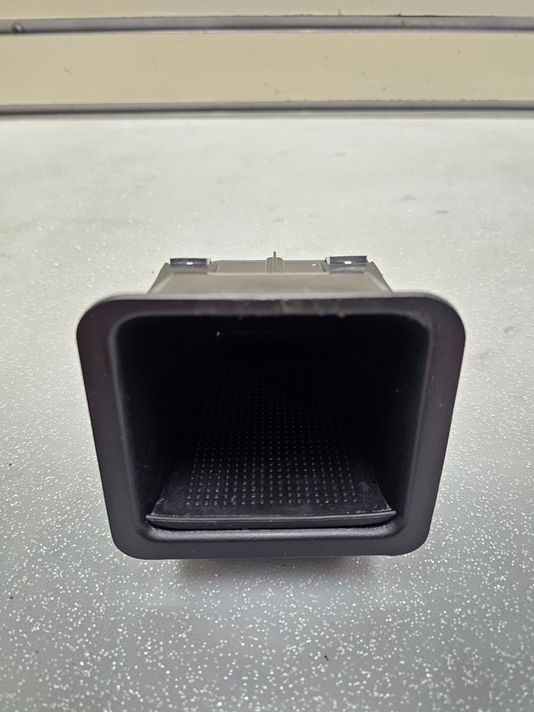 99-06 Silverado Sierra Front Dash Instrument Panel Cubby Bin Storage Compartment