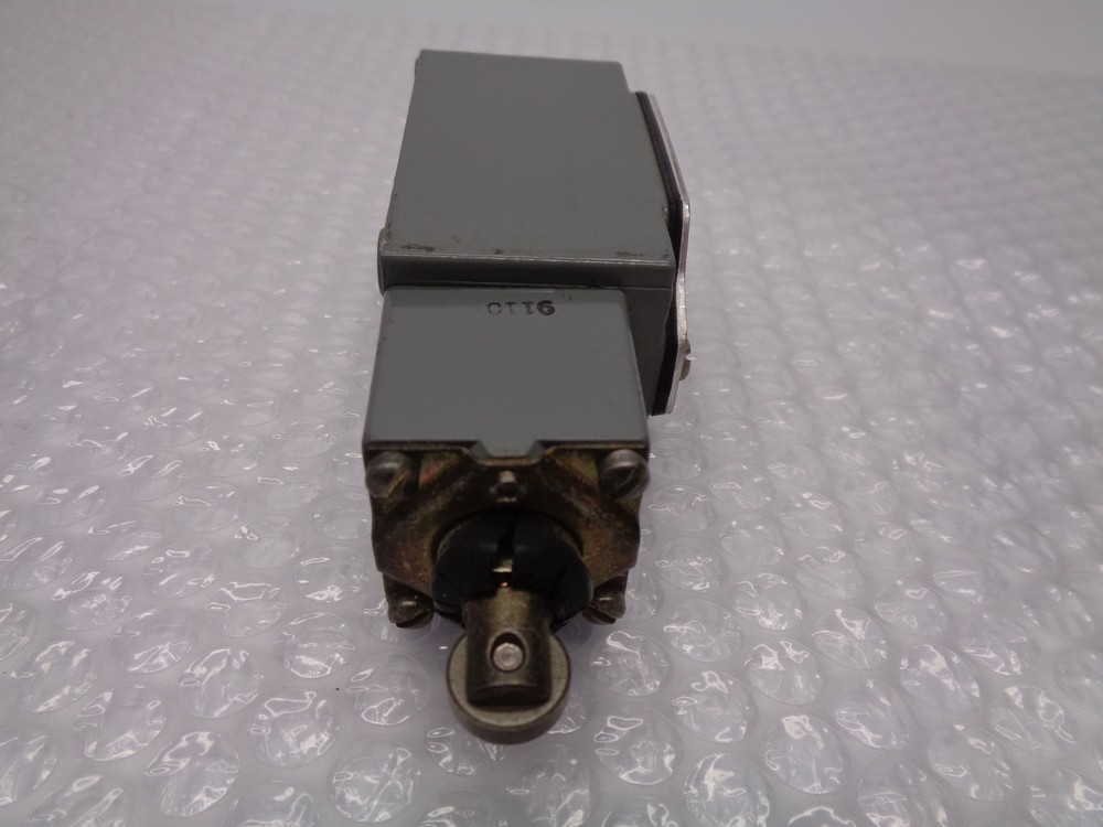 ALLEN BRADLEY 802T-D SER D LIMIT SWITCH UNMP