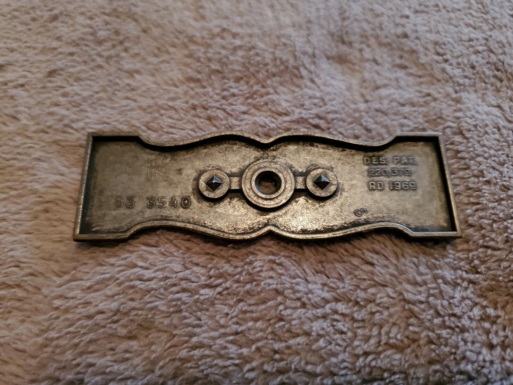 VINTAGE NATIONAL BACKPLATE DRAWER PULL ~ HAMMERED TEXTURED BRONZE ~ RETRO