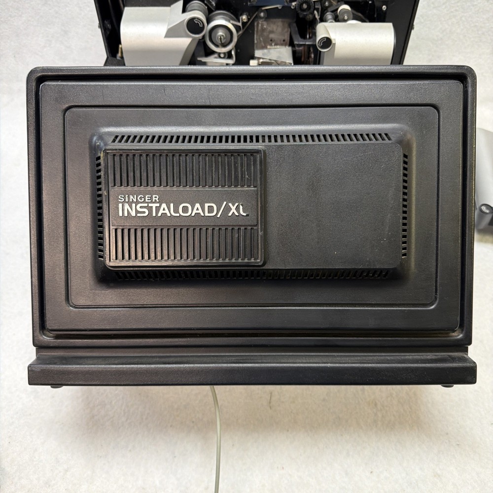 Vtg Singer Instaload/XL16MM Projector #2210-Working