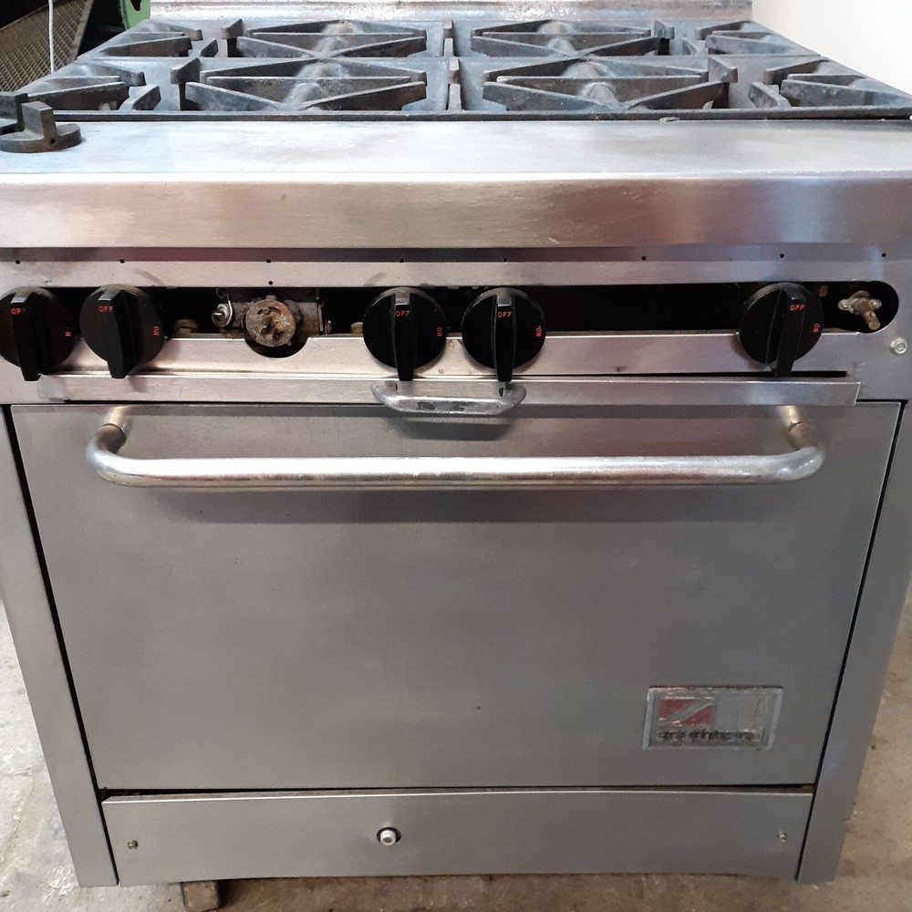 SOUTHBEND 6 BURNER RANGE 32" CAST IRON GRATES AND 28" DEEP OVEN MODEL 1363D