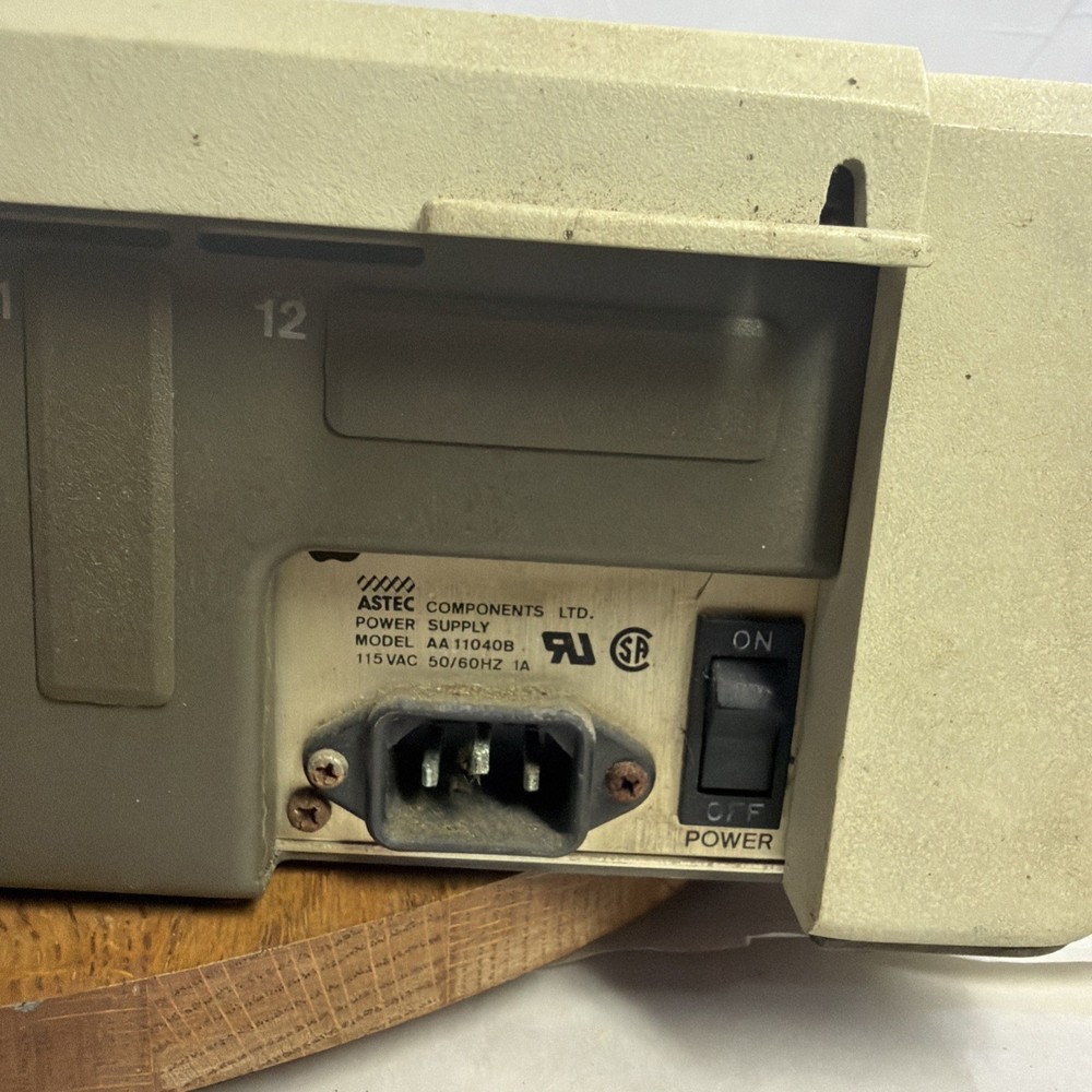 Apple IIe A2S2064 Computer For Parts Only
