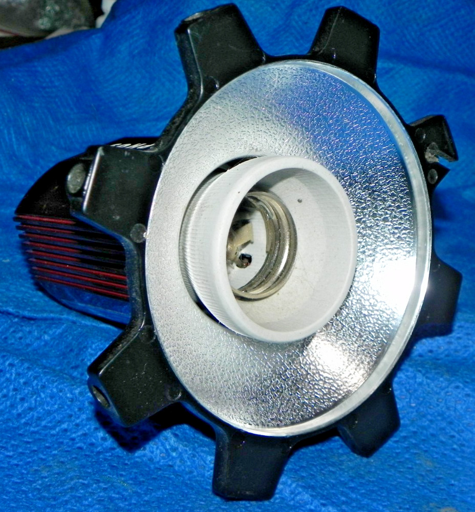DYNAPHOS STUDIO LIGHT - NEVER USED - LIGHT HEAD ONLY - AS PICTURED
