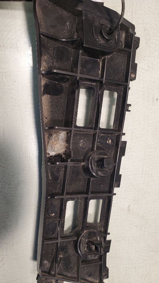 PRIUS 2014 RH FRONT BUMP BRACKET