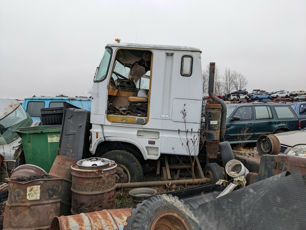 1981 Ford CL9000 Cabover Cab over Cab w/ sleeper
