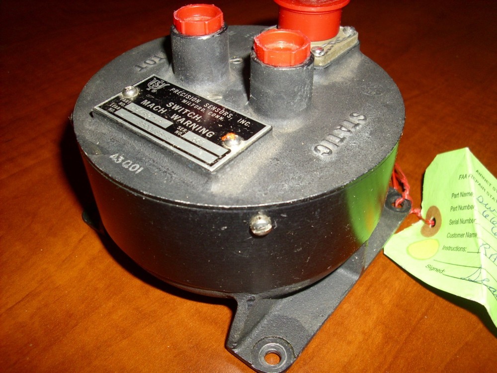 Learjet Warning Switch, P/N DRA76C-13, 6600186-3 Mach