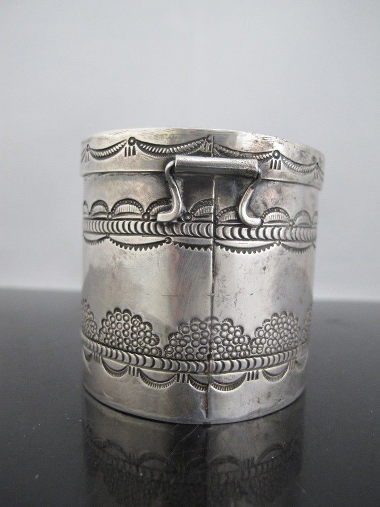 HOPI Native MORRIS ROBINSON Sterling Silver Engraved Round Lidded Seed BOX