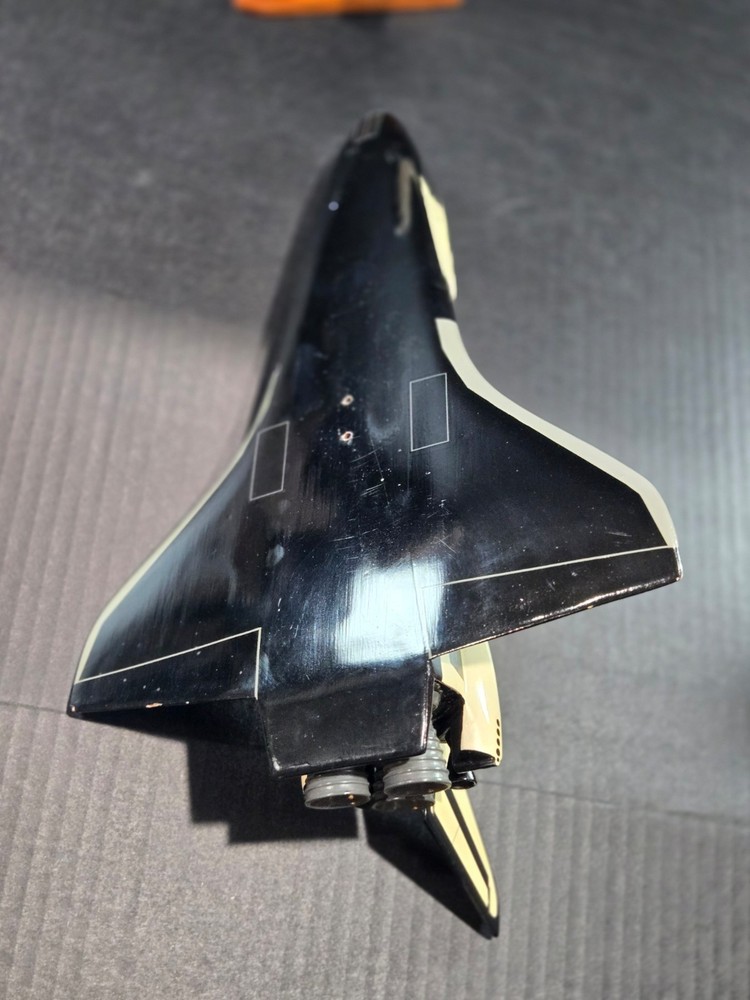 Orbiter Challenger w/ Small Orbiter Discovery Mahoghany Model