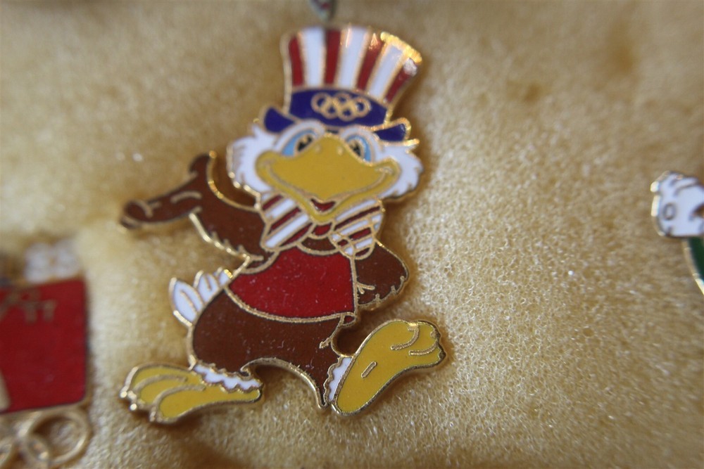 OLYMPIC GAMES SAM THE EAGLE LARGE TOP HAT 1984 LA PIN