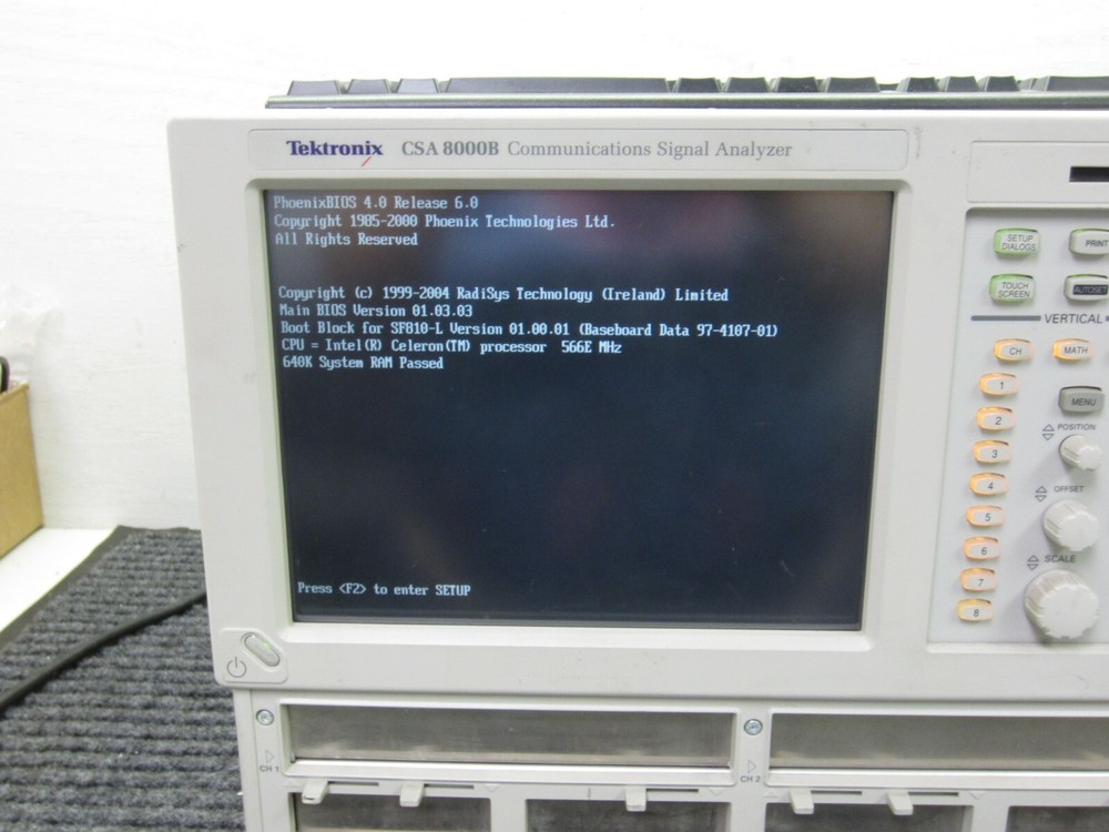 Tektronix CSA 8000B Communications Signal Analyzer