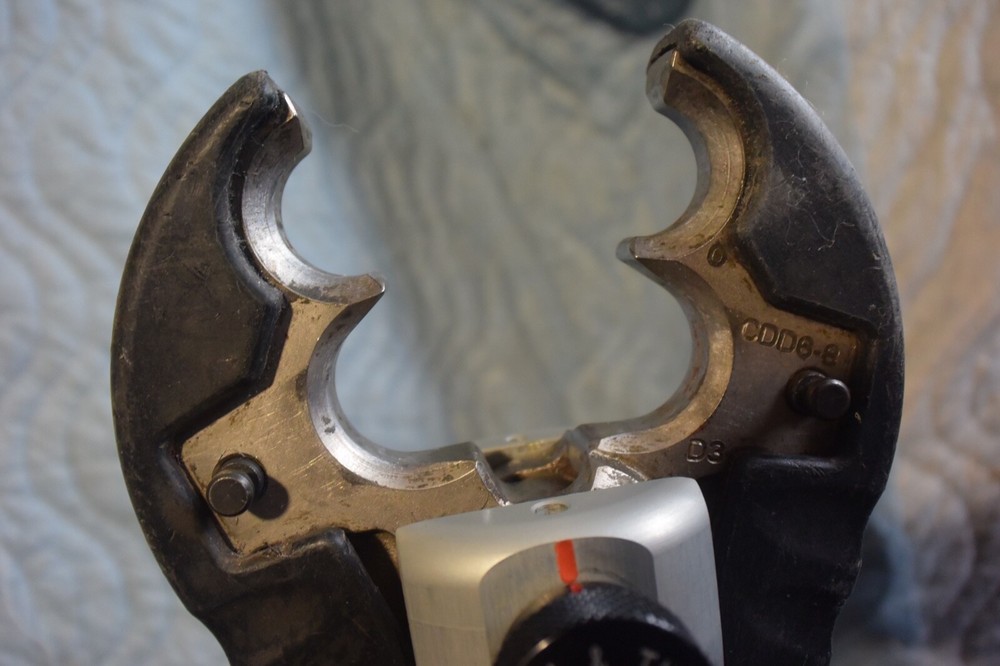 Cembre Model B54 Hydraulic Press Crimper Tool with Jaw