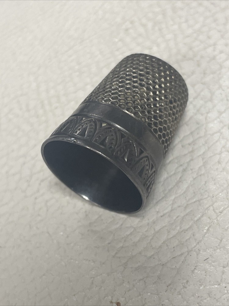 VINTAGE STERLING SILVER THIMBLE with STAR HALLMARK #6