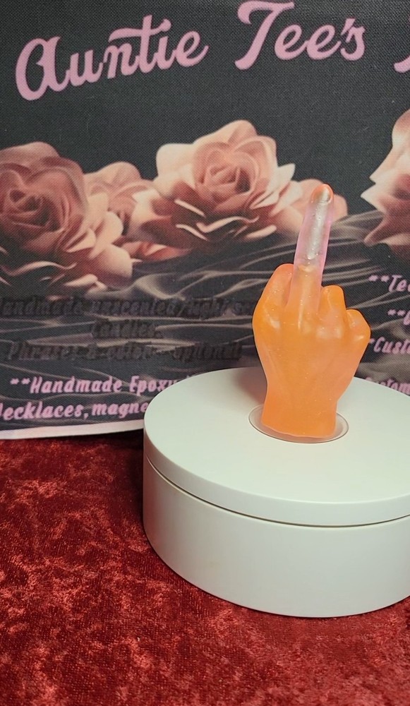 Resin art middle finger