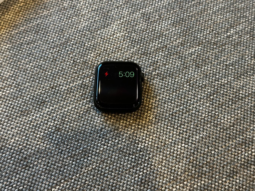 APPLE WATCH SERIES 7 (GREEN 45MM)