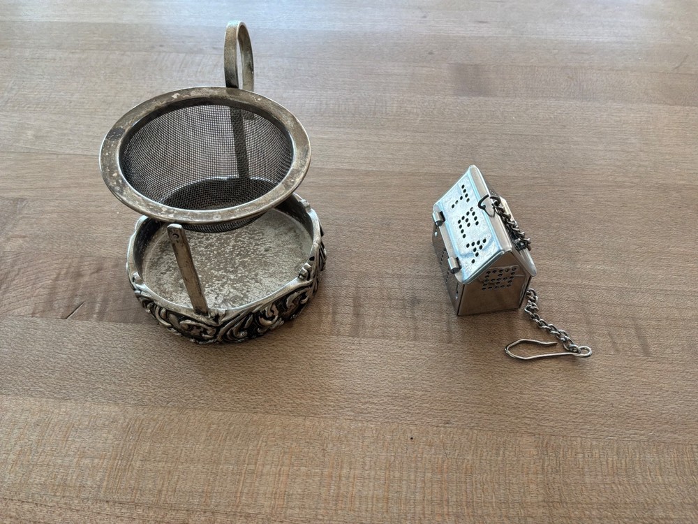 TEA BALL ACORN SHAPE AND HOUSE-TEA STRAINER (pre-owned)