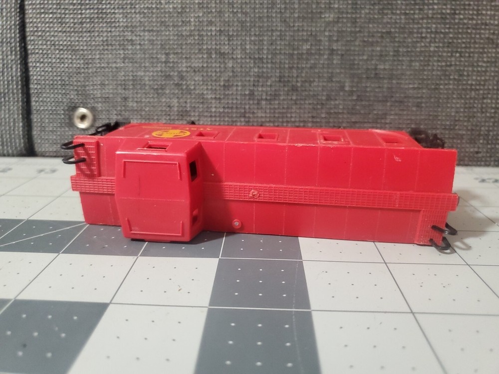 HO Bachmann Santa Fe Caboose ATSF 999628 READ