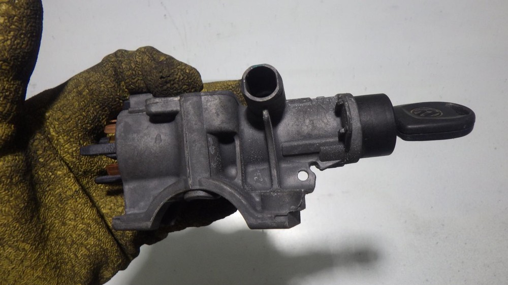 04 VOLKSWAGEN JETTA Ignition W/Key