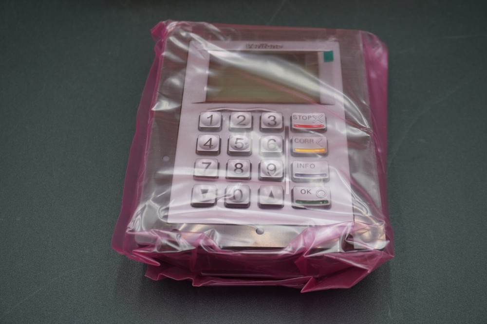 Verifone UX100 Card Reader w/ Display/International Keypad *New Open Box*